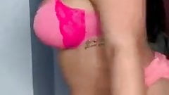 heisse zuckerschnute bringt ihren speck zum  schwabbeln