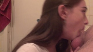 эта сучка любит глотать большой и твердый член. длинный язык сводит с ума.