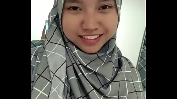 hijab pamer tetek