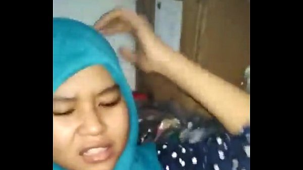awek tudung biru