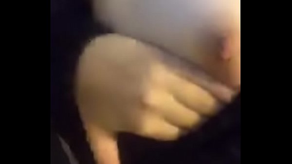 evde yalnız kalınca kendinden geçiyor