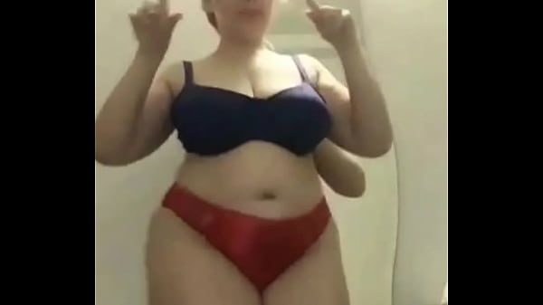 iranian milf masturbation and show body