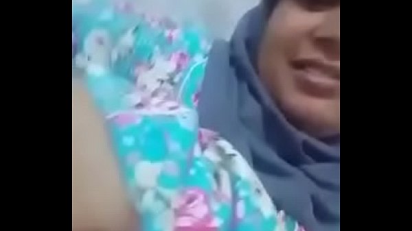 neighbor bhabhi show boobs and pussy