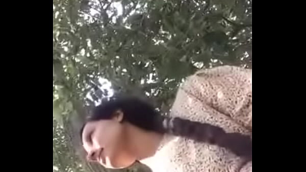 sri lankan girl publicly showing up skirt