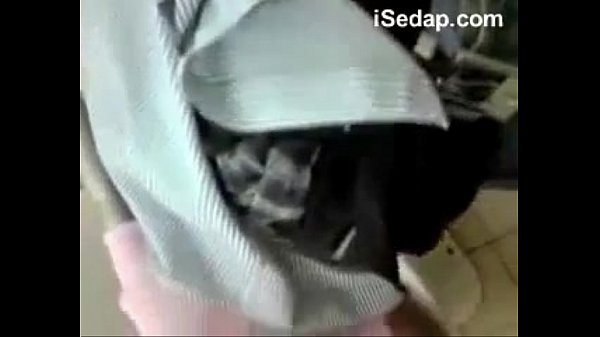 student melayu dalam toilet