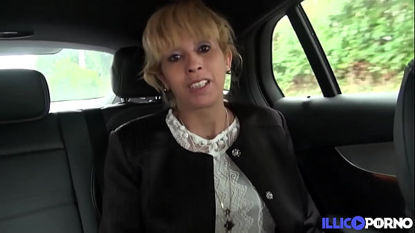 zhelia, maman beurette, se fait enculer dans le garage