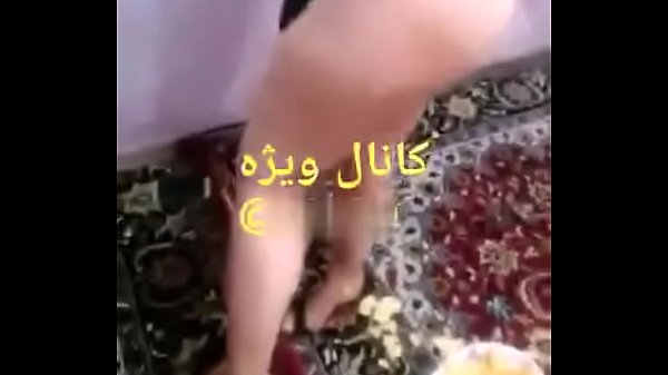 لیسیدن پشت زانوهای میسترس ایرانی و خوردن تف