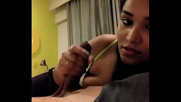 indian sexy girl sucking her boy friend cock