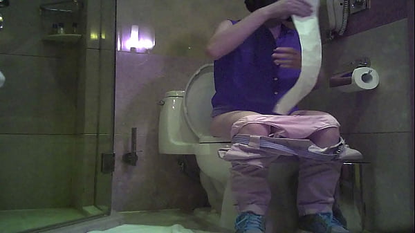 宾馆厕所盗摄女高中生