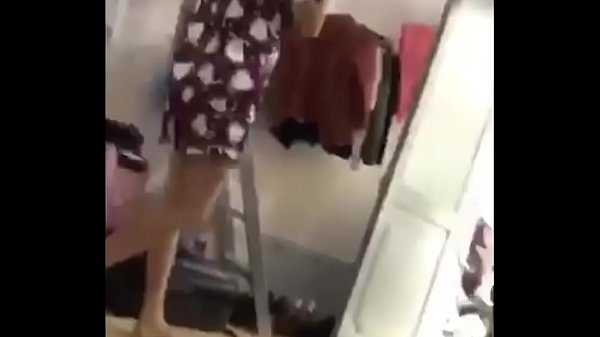 chịch con ghệ khi mở cửa phòng trọ và có nhỏ bạn cùng phòng