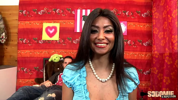 ivana, milf bourgeoise, se fait dilater le cul par un espagnol