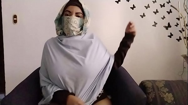 real arab in hijab mom praying and then masturbating her muslim pussy while husband away to squirting orgasm
