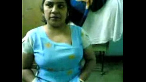 sexy anita aunty remove her bra top and show her nice boobs