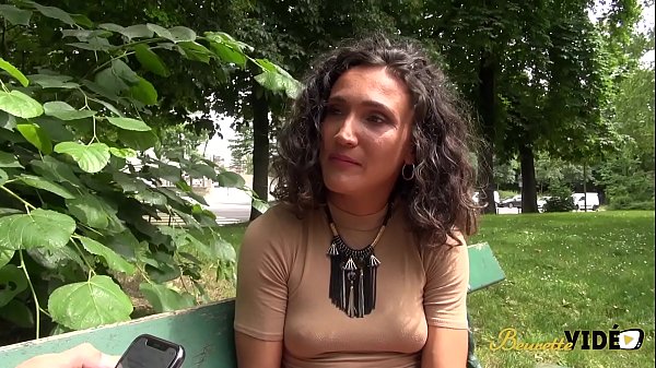 neshka jolie beurette aime l’exhib et la baise