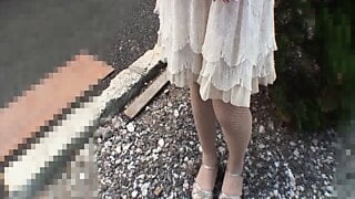 behaarte asiatin auf den vibrator gebracht