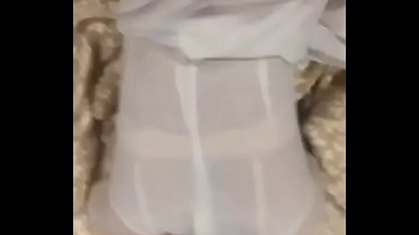 chồng bắt mặc áo dài