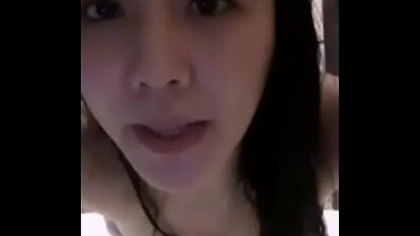 清純學生妹胸部一挺….側乳超殺！霸氣的「大碗公」讓網友看傻眼：這比臉大