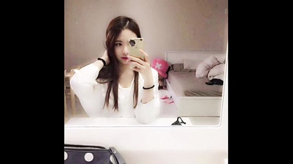 hot korean babe showing off her body