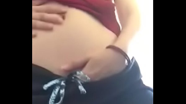 98年骚逼留学生露脸摸奶自慰