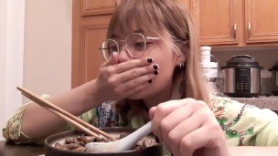 amateur cook makes mushroom gravy in  minutes!!!