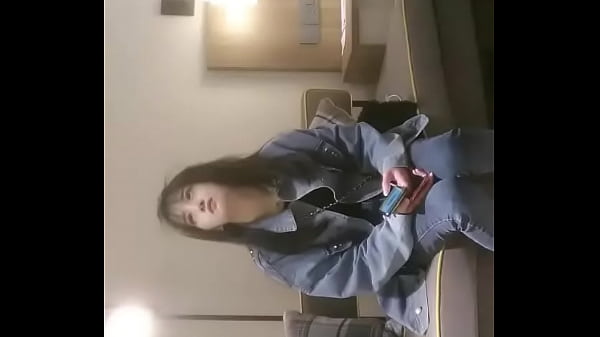 em gái xinh đẹp địt nhau với người yêu trong nhà nghỉ