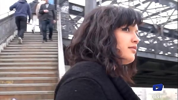 j’ai baisée une beurette inconnue aux gros seins très coquine