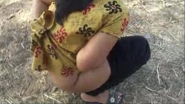 mona indian aunty pee outdoor