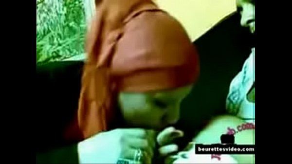 arabe-hijab-suce-salon