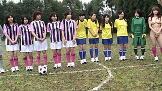 asiatisches fussballtraining artet zur harten sexorgie aus