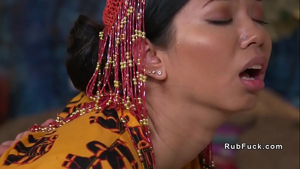 thai masseuse fucks big cock client