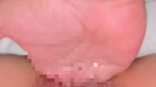 finger fucking japanese pussy. レズビアン手マン〜