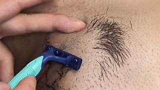 i dont fuck hairy pussys i shave the pussy bevore i fuck you