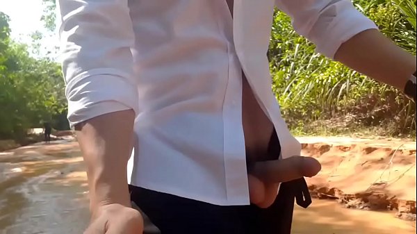 sục cặc trong khu du lịch vắng người