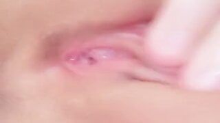 asian girl masturbating (who is this?!)